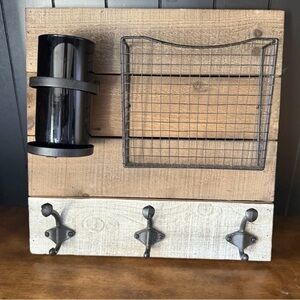 Rustic Farmhouse Entryway Organizer Mail Basket & Key Hooks Wall Rack